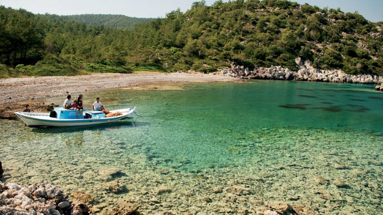 Muğla’nın saklı cenneti: Gebekse Koyu sessizliğiyle büyülüyor!